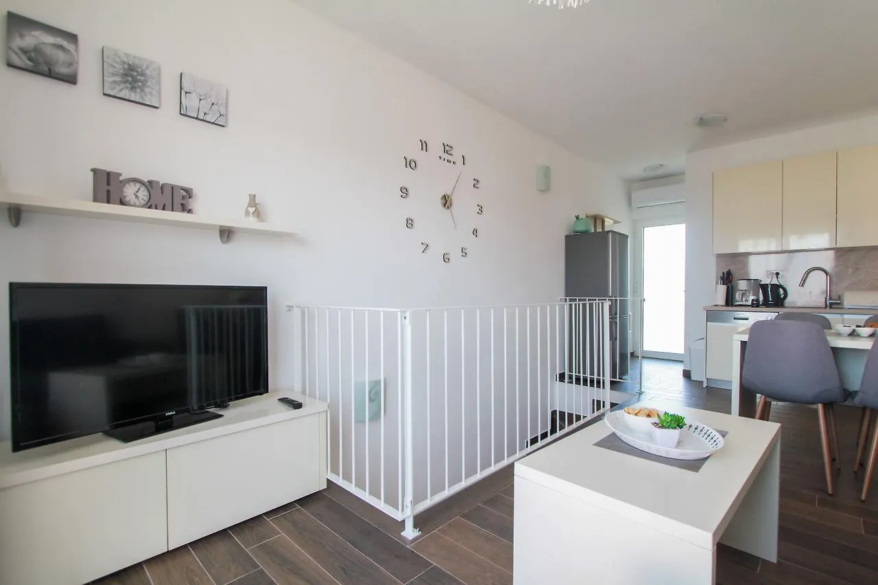 Apartment Iva Trogir 0*,
